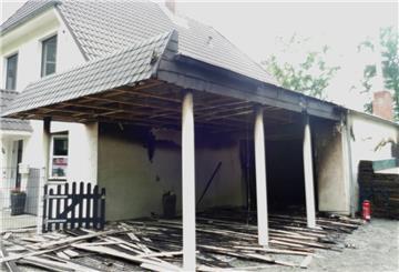Ausgebrannte Garage in Midlum.