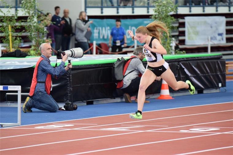 In Neubrandenburg wurde die 15-jährige Jule Wachtendorf vom SV Nordenham in ihrem 60-Meter-Vorlauf in 7,70 Sekunden Zweite.