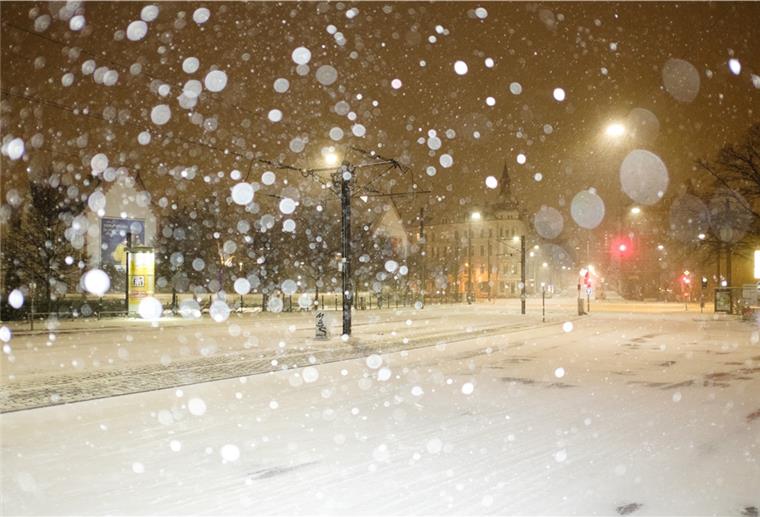 In Niedersachsen gab es in der Nacht zum Sonntag starken Schneefall.