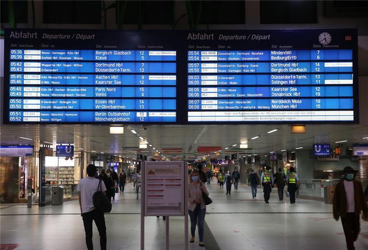 Möglicherweise weniger Zugfahrten ab Ende 2025 in Niedersachsen In Niedersachsen könnte es im Nah- und Regionalverkehr wegen der angespannten Finanzlage ab Ende kommenden Jahres weniger Zugfahrten geben.