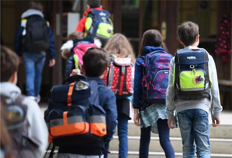 Schulstart: Lehrer sollen nicht soviel Druck machen In Niedersachsen und Bremen beginnt am Montag für mehr als eine Million Schüler wieder der Unterricht - ohne generelle Maskenpflicht.