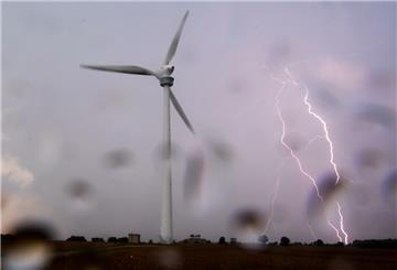 In Niedersachsen und Bremen wird in der Nacht zu Donnerstag Gewitter mit Starkregen erwartet.