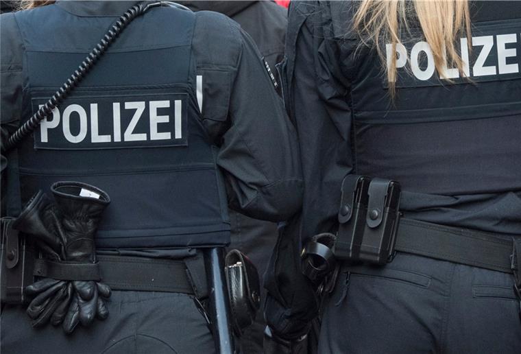 In Niedersachsen wird die Polizeipräsenz auf den Straßen erhöht.