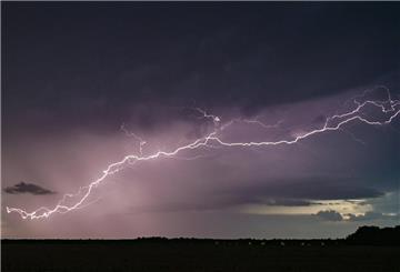 In Norddeutschland muss am Mittwoch mit Gewittern gerechnet werden. Auch für Bremerhaven gibt es eine Warnung vom Deutschen Wetterdienst.