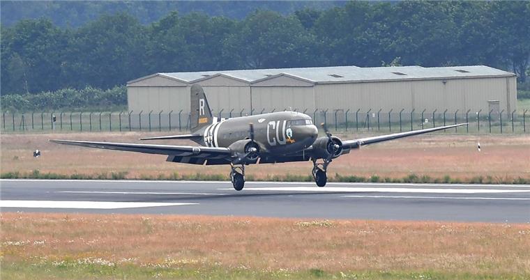 In Nordholz sind zwei "Rosinenbomber" gelandet.