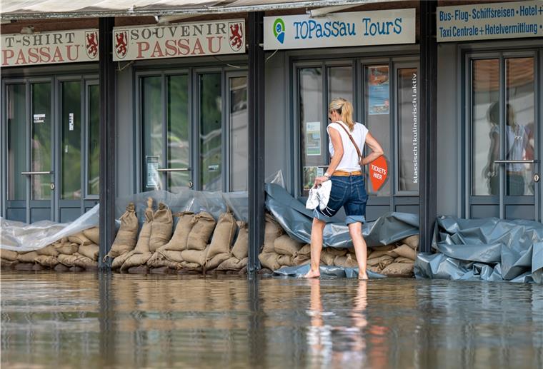 Hochwasser-Lage bleibt angespannt In Passau verharrten die Pegelstände auf hohem Niveau.
