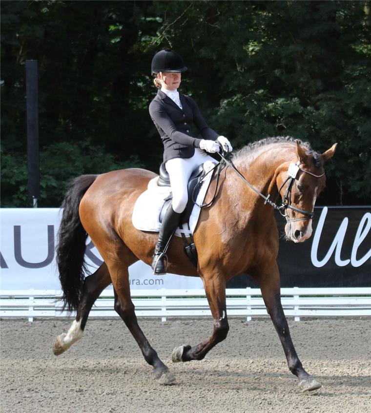 In Rastede gewann Lene Sofie Brandt vom Nordenhamer RC den Talentförderpreis. Sie entschied die Dressur der Klasse L für sich. Foto Böning