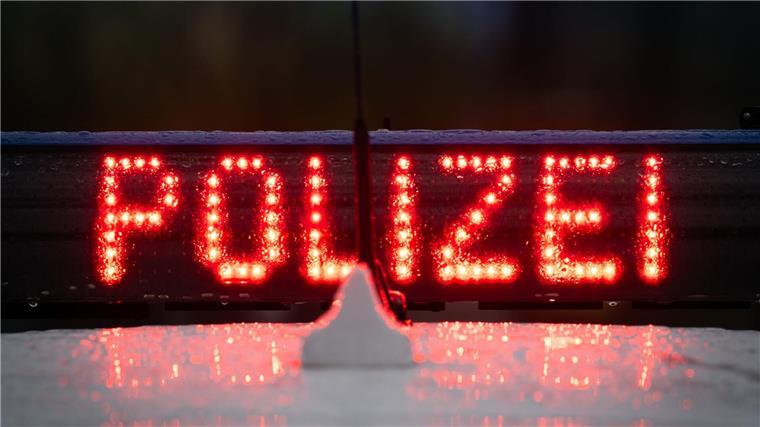 87-jährige Seniorin fährt in Fotostudio In Rodenberg musste die Polizei wegen eines Verkehrsunfalles ausrücken. (Symbolfoto)