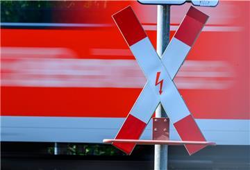 In Rodenkirchen stehen an mehreren Bahnübergängen Gleisbauarbeiten an. 