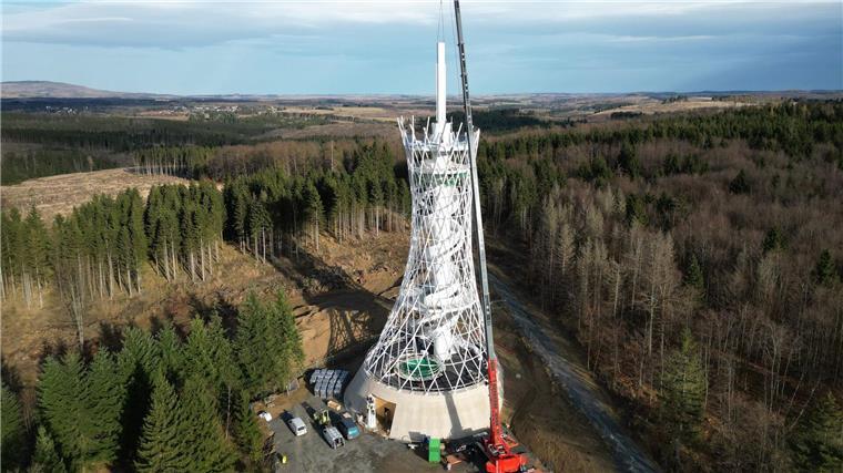In Rothesütte im Harz soll ab Oktober die Hexen-Erlebniswelt „HEX“ öffnen - Hauptattraktion: Ein Aussichtsturm in Form eines Hexenbesens. (Archivbild)