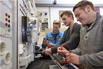 In Sachen Elektronik und Digitalisierung sind die Werkstätten und Labore der Berufsbildenden Schulen Wesermasch schon lange nicht mehr auf dem aktuellsten Stand. 