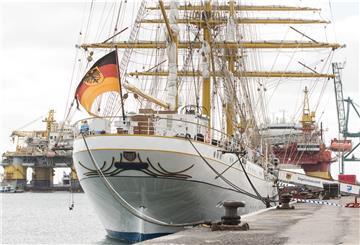 Das Segelschulschiff «Gorch Fock» liegt im Hafen von Santa Cruz auf Teneriffa