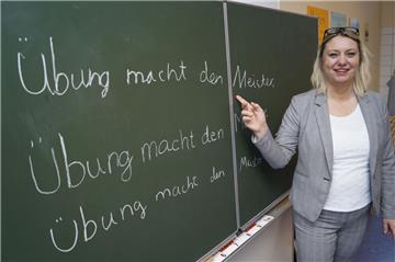 In Sachen Rechtschreibung hat Ines Woyciniuk, Leiterin der Grundschule Lunestedt, ein klares Motto: "Übung macht den Meister."
