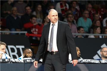 In seinem ersten Heimspiel als Headcoach der Eisbären konnte Michael Mai gleich einen Sieg bejubeln.