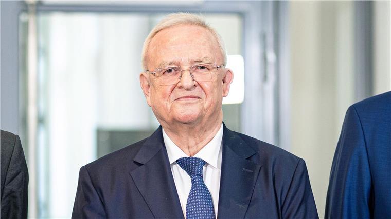 „Shit, voll schiefgelaufen“ - 10 Jahre Dieselskandal bei VW In seiner ersten Einlassung als Angeklagter vor Gericht wies Ex-Vorstandschef Winterkorn die Vorwürfe gegen ihn erneut zurück und sah seine erfolgreiche Karriere durch die Dieselaffäre beschädigt.