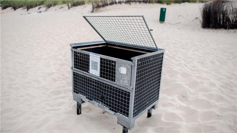 In sogenannten Strandmüllboxen kann am Nordseestrand gesammelter Müll auf Spiekeroog entsorgt werden. 