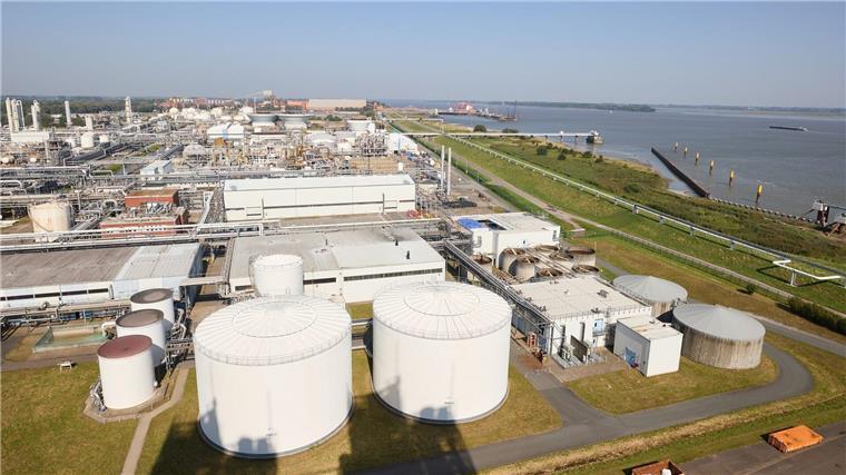 Drohnenflüge über Stade: Staatsanwaltschaft ermittelt In Stade wird wegen möglicher Drohnenflüge über Industriestandorten ermittelt. (Archivbild)
