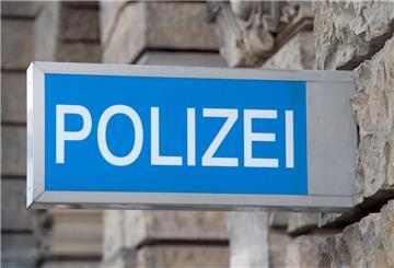 In Stade wurden eine Frau und ein Hund mit Silvesterraketen angegriffen.