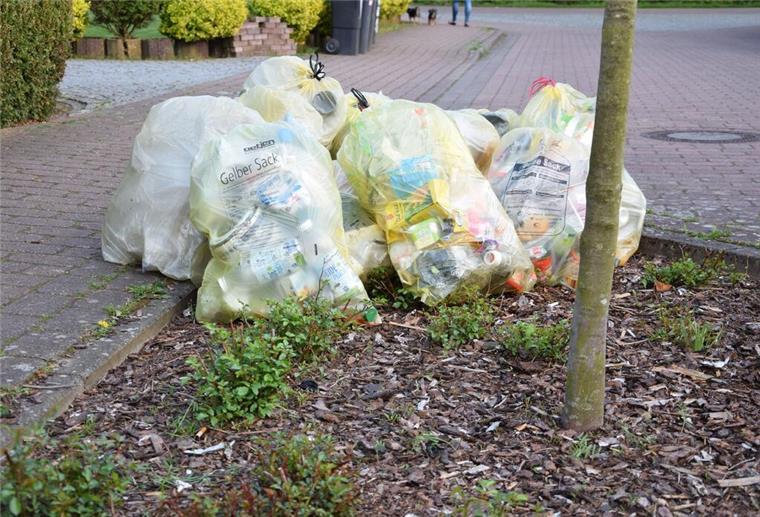 Abholung der Gelben Säcke in Köhlen wird nachgeholt In Teilen der Ortschaft Köhlen (Geestland) blieben die Gelben Säcke am Freitag liegen.