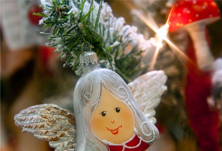 Geschmückten Weihnachtsbaum geklaut In Tossens haben unbekannte Täter einen schön geschmückten Weihnachtsbaum gestohlen.