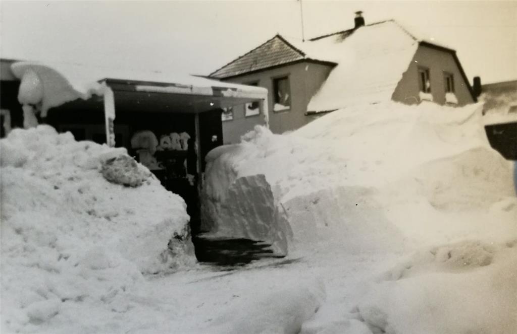 In Tossens verschwand die Post im Schnee. 