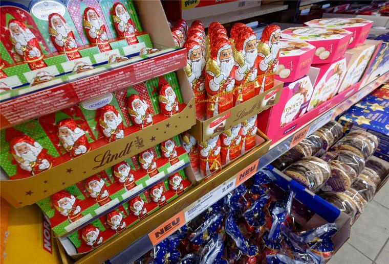 In vielen Geschäften werden bereits Lebkuchen und Plätzchen angeboten. Eine Umfrage zeigt: Die meisten Verbraucher findet das nicht gut.