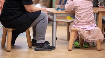 In vielen Kindergärten in Niedersachsen fehlen Fachkräfte. (Archivbild)