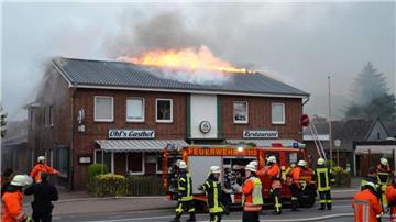 In Warstade in Hemmoor stand am Dienstagabend ein Gasthof in Flammen.