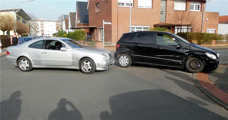 Zwei Verletzte nach Verkehrsunfall in Wulsdorf In Wulsdorf-Dreibergen hat es am Sonntagnachmittag gekracht.