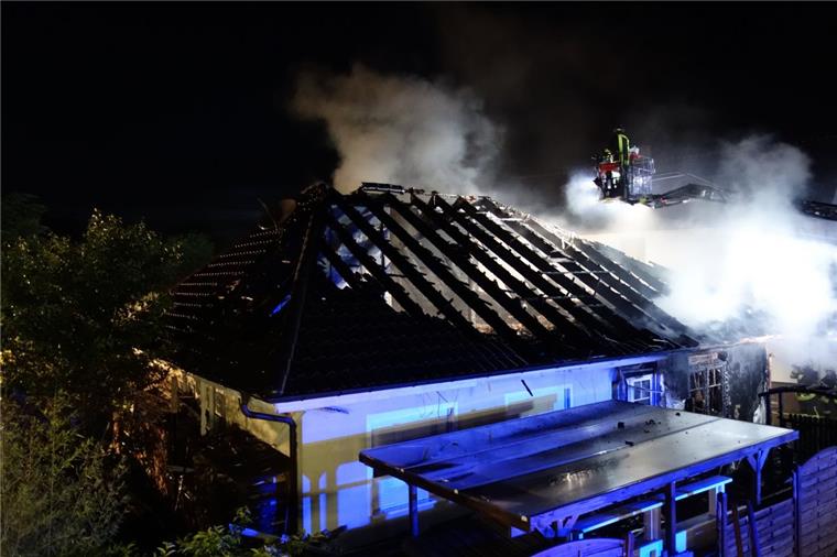 In Wulsdorf hat in der Nacht zu Mittwoch ein Bungalow gebrannt.