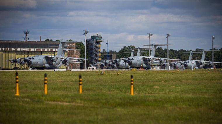 In Wunstorf sind die Militärmaschinen A400M des Lufttransportgeschwaders 62 stationiert. (Archivbild)