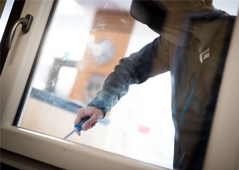 In zwei Häusern in Speckenbüttel hat ein 26-Jähriger am Sonntagnachmittag versucht, zu klauen. Beide Male überraschten ihn die Bewohner.