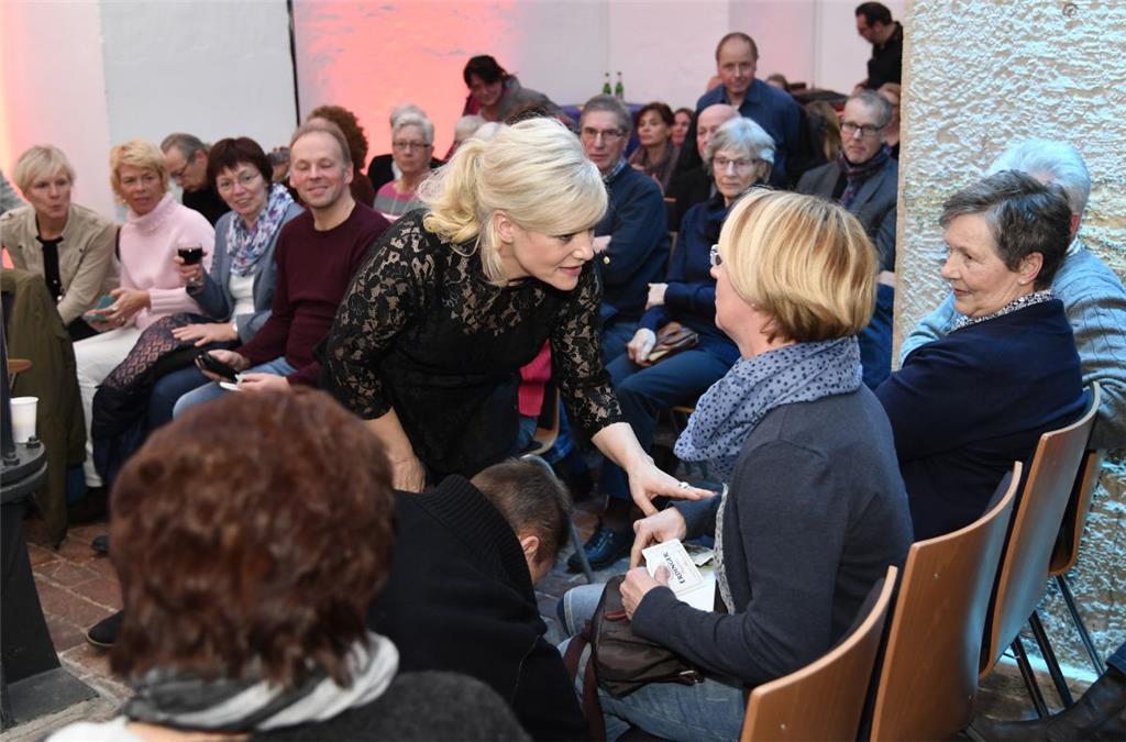 Ina Müller traf in der Losche auch auf alte Freunde. Ex-Mitschülerin Martina von Döhlen erzählte außerdem aus der gemeinsamen Schulzeit.