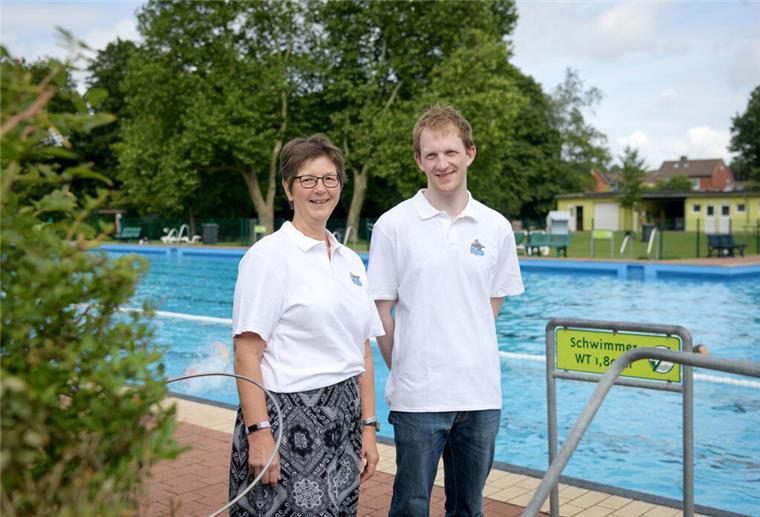 Gute Saison für das Freibad Grünhöfe: Gibt es dort auch mal Ärger? Ina Viebrok-Hörmann und Claus-Simon Engelbrecht vom Förderverein des Freibads Grünhöfe