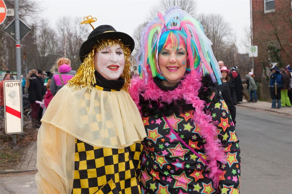 Ines Meyer und Nadine Wallentowitz. Karneval in Wehdel 2018. Foto: Kai-Martin Ul...