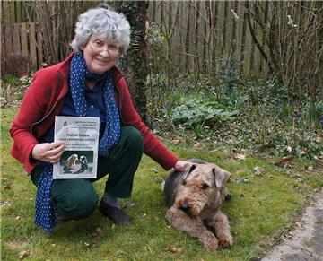 Inge Hansen-Schaberg aus Rotenburg hat ein Buch über Vierbeiner geschrieben: "Hunde lieben und verstehen lernen". Der Hundetrainer Günter Mauritz half dabei mit seiner Expertise.