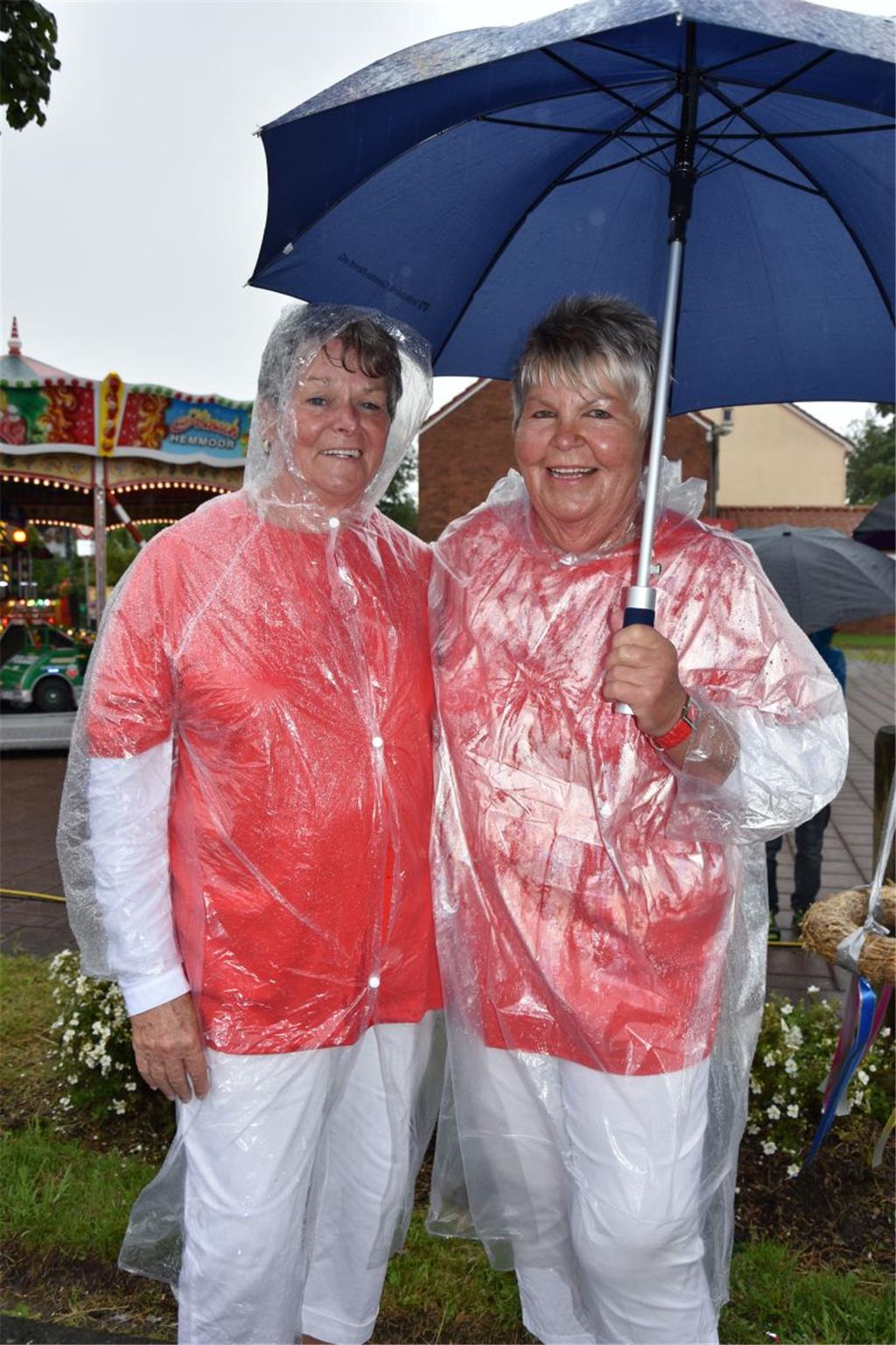Inge Keller (73, links) ) und Rosi Rywak (68) von der Frauenwandergruppe Gut Hei...