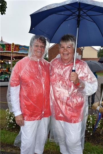 Inge Keller (73, links) ) und Rosi Rywak (68) von der Frauenwandergruppe Gut Hei...