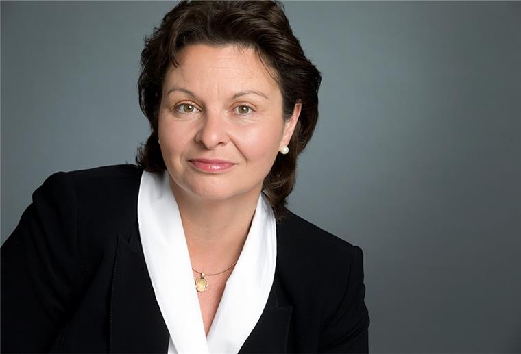 Anja M. Schlange