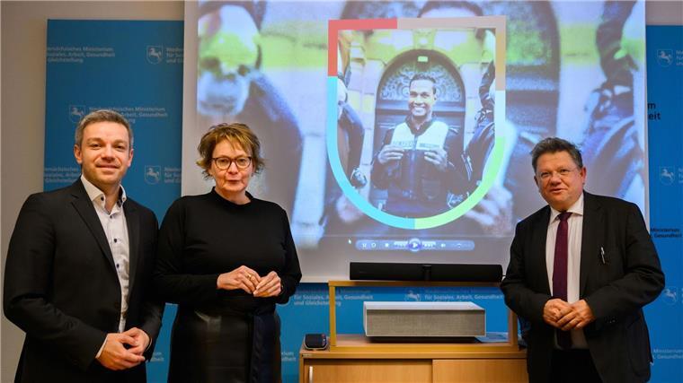 Innenministerin Behrens, Sozialminister Philippi und Migrationsbeauftragter Kurku hoffen auf mehr Nachwuchskräfte mit Migrationsgeschichte.