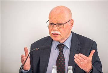 Innensenator Ulrich Mäurer sieht mit Sorge auf die aktuelle Entwicklung.