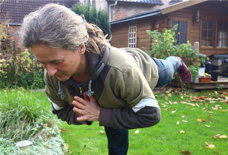 Innere und äußere Balance: Ein guter Kontakt zum eigenen Körper hilft auch dem Kopf. Yoga Hilft Andrea Tömösy dabei.