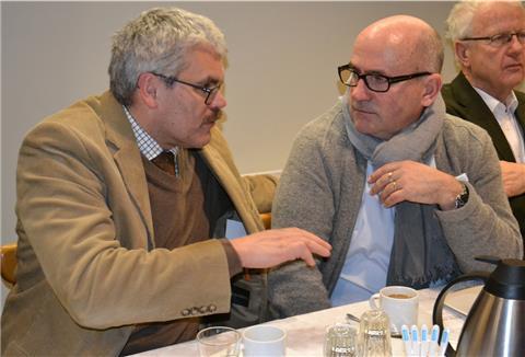 Ins Gespräch vertieft: Die Fraktionschefs der beiden großen Parteien im Beverstedter Rat, Bernd Beckmann (CDU, links) und Gerd Tienken (SPD). Foto Hansen