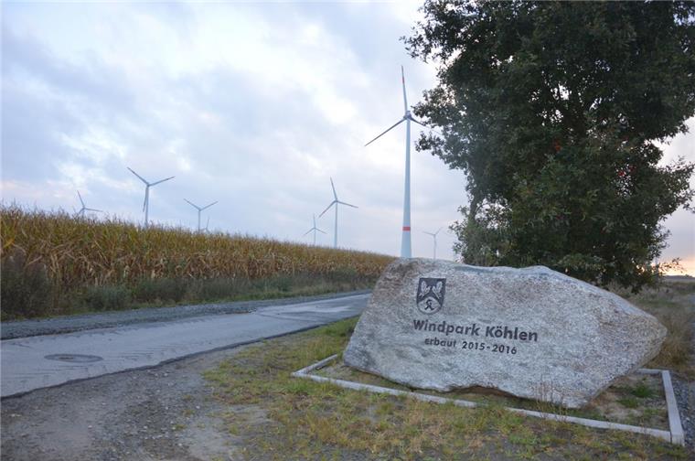 Insgesamt 16 Anlagen drehen sich im Windpark Köhlen. Interessierte Bürger könnten sich finanziell an dem Projekt beteiligen.