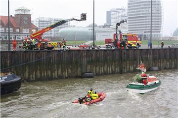 Insgesamt 48 Einsatzkräfte und Mitarbeiter mit acht schwimmenden Einheiten der verschiedenen Organisationen waren am Donnerstag am Übungseinsatz auf der Weser beteiligt.