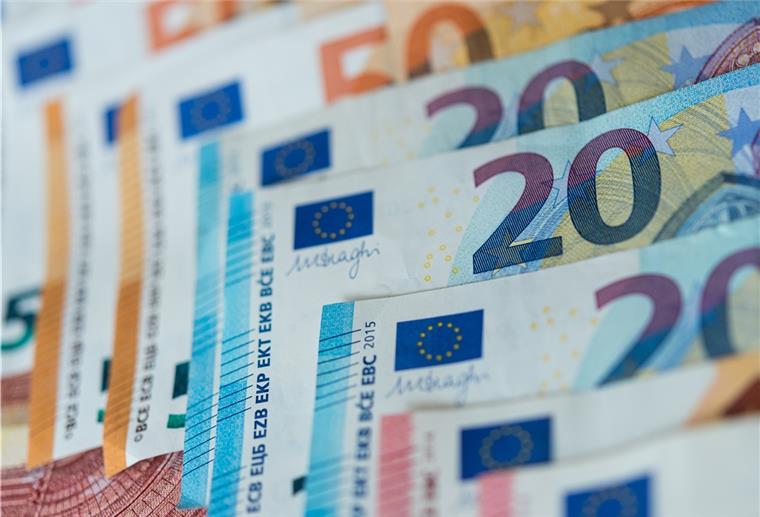 Insgesamt sind bisher Fördermittel in Höhe von 24 Millionen Euro an 2300 antragstellende Unternehmen und (Solo-)Selbstständige im Land Bremen ausgezahlt worden.