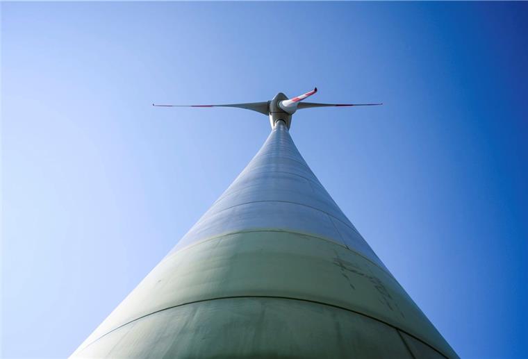 Vier 239 Meter hohe Windkraft-Hünen bei Sandbostel geplant Insgesamt vier Windkraftanlagen mit einer Höhe von je 239 Metern werden auf dem 127 Hektar großen Vorranggebiet für Windkraft zwischen Sandbostel und Bevern geplant.
