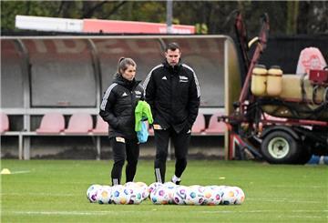 Interimstrainer Marco Grote und Co-Trainerin Marie-Louise Eta leiten das erste Training bei Union Berlin.