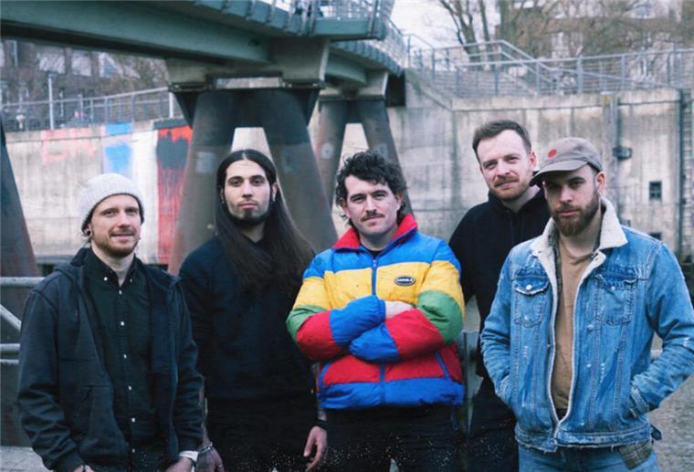 Livemusik ohne Ende: Bei „Rock am Fleeth“ gibt‘s auf die Ohren International aufgestellt: Woodhead aus Hamburg.