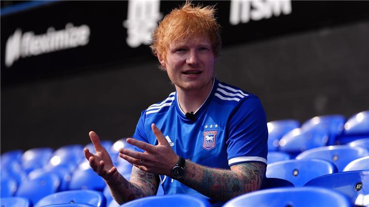 Ipswitch-Fan Ed Sheeran schaute von der Tribüne zu.